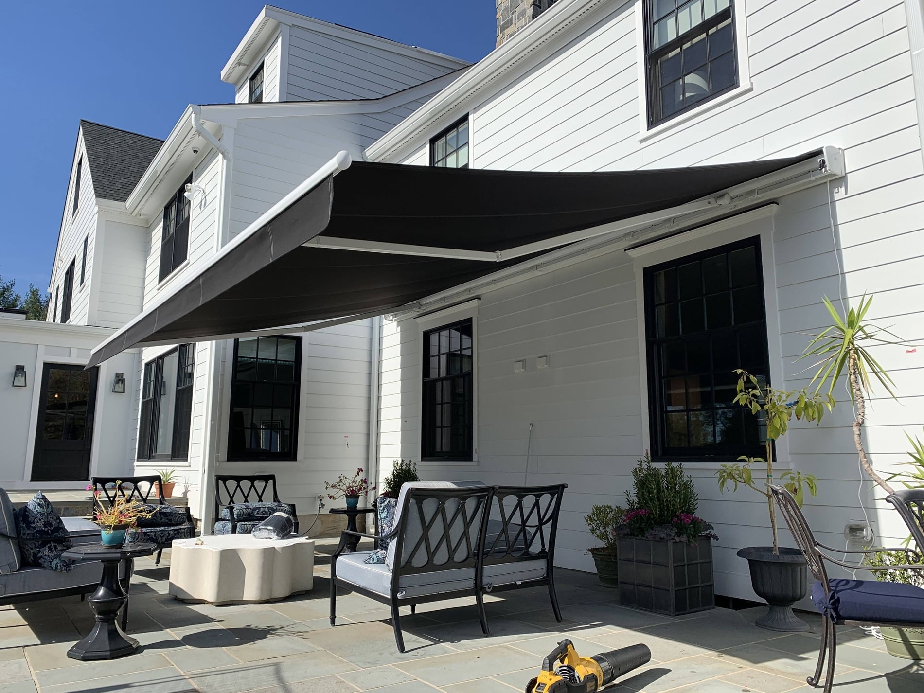 EKO Semi-Cassette retractable awning